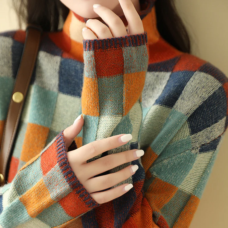 Sara | Turtleneck patchwork pattern